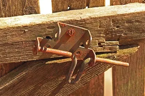 This is an image of a broken gate latch. If your pooper scooper sees something like this while cleaning your yard, we will make sure it is secured properly before leaving. We will notify you immediately.